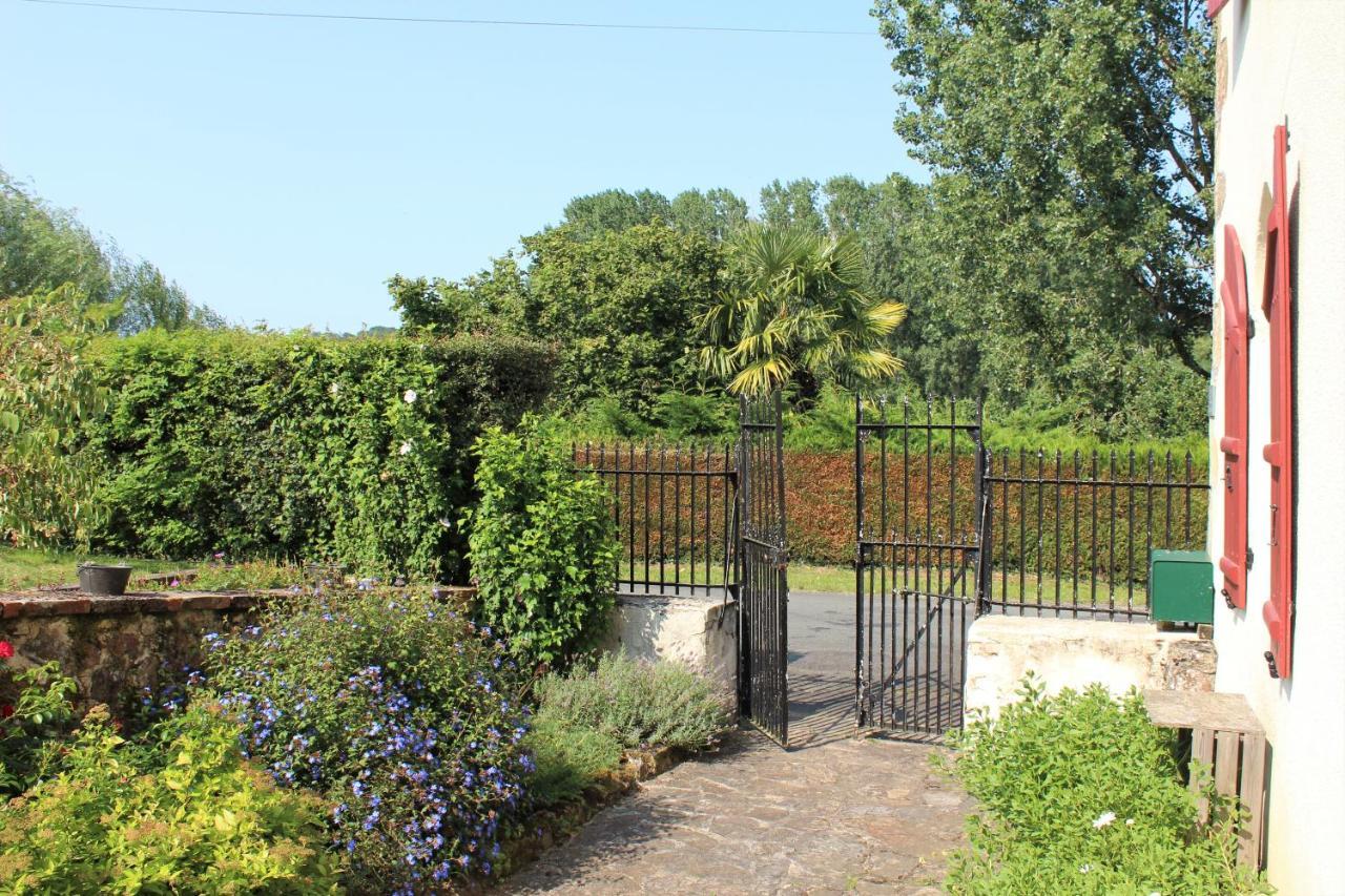 La Maison Du Passeur Availles-Limouzine Exterior photo