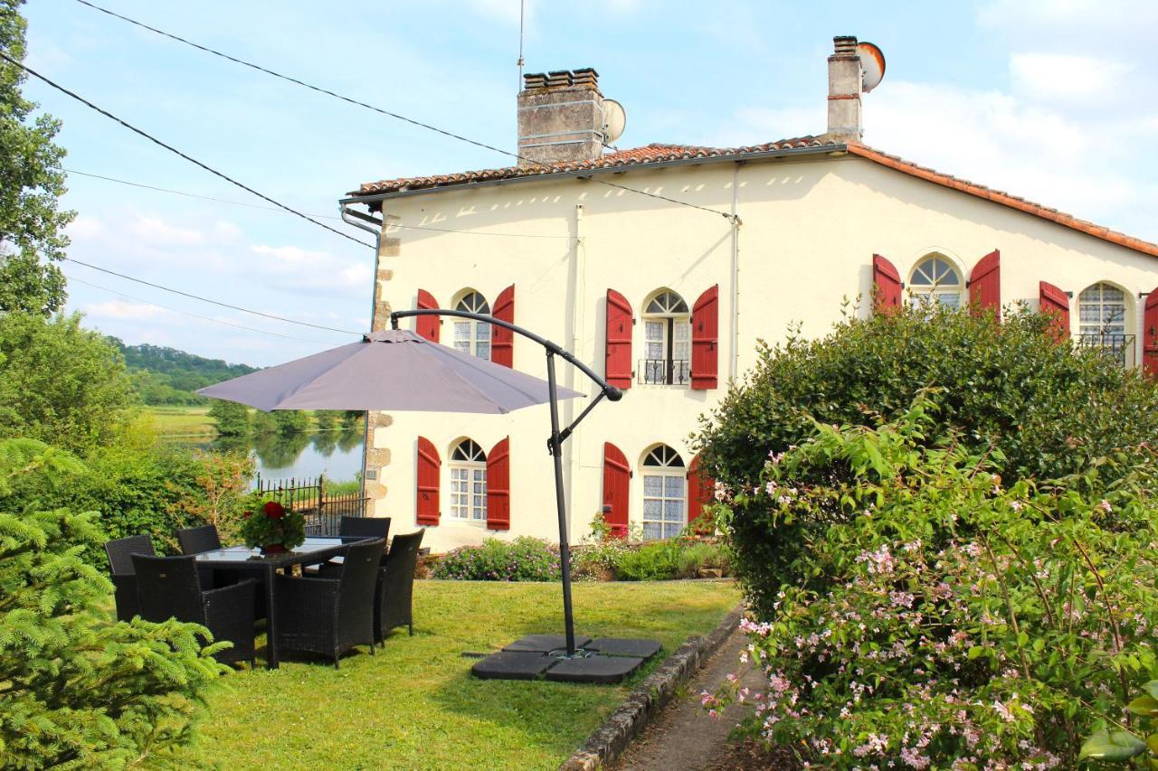 La Maison Du Passeur Availles-Limouzine Exterior photo
